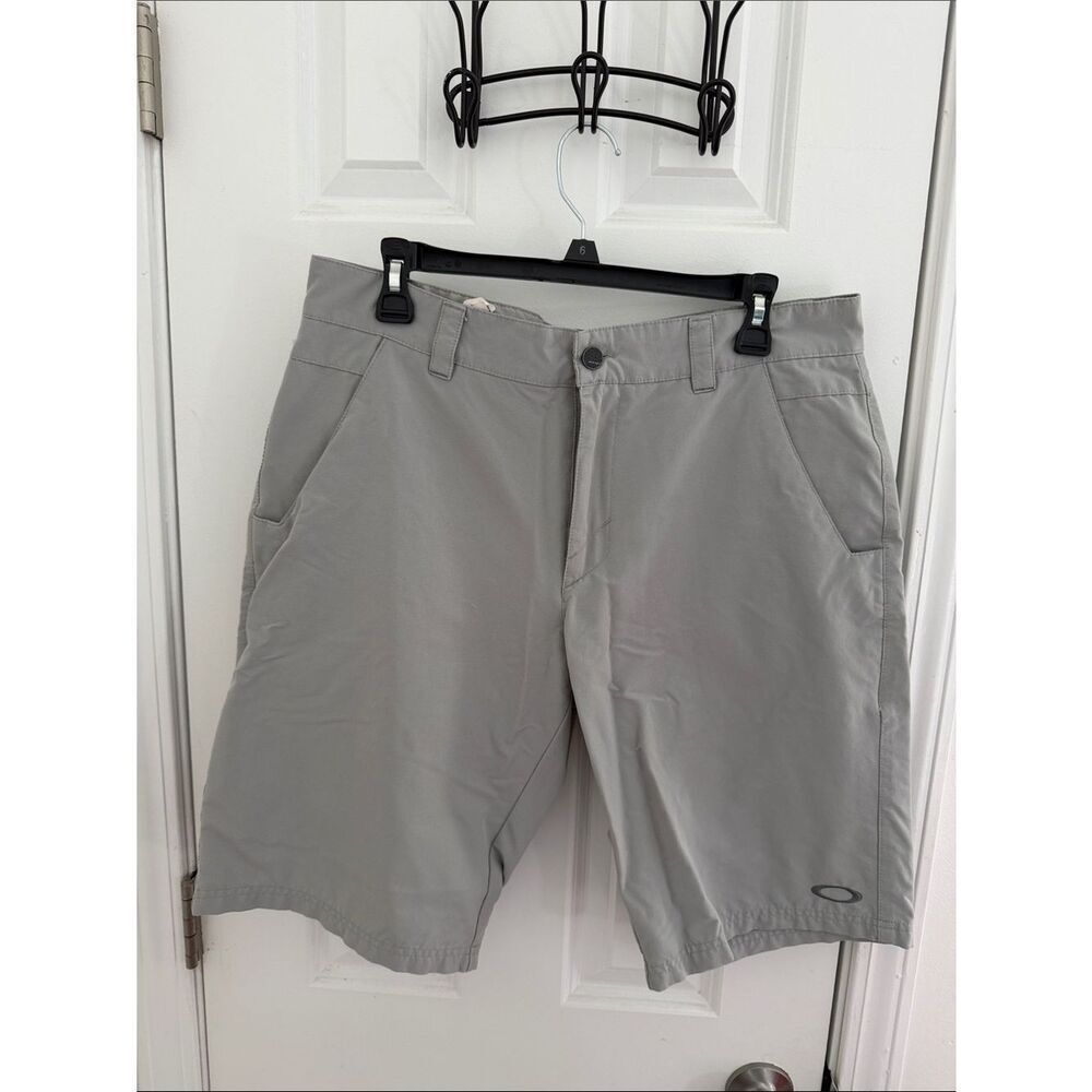 Oakley Men's Light Gray Hybrid Shorts Size 34W